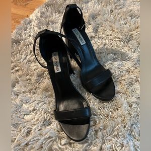 STEVE MADDEN - Black Strappy High Heel Sandal